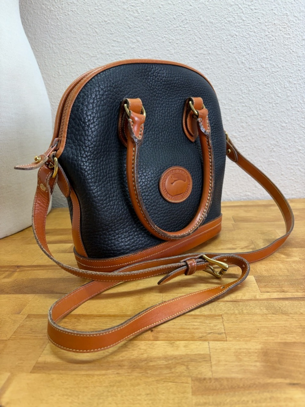 Vtg Dooney & Bourke All Weather Leather Domed Satchel Navy British Tan USA Made - Picture 4 of 15
